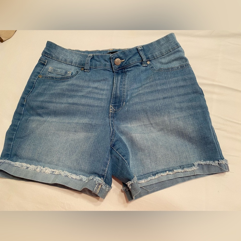 DJ Jeans Cut Off Look!  Worn Once, Size 6
